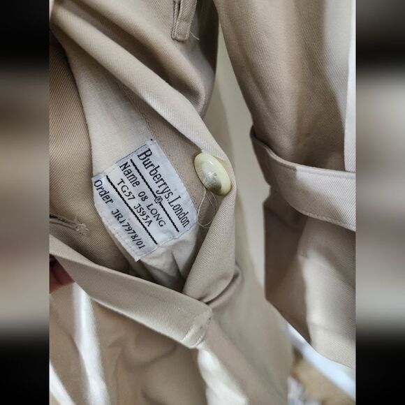 Burberry coat  - Picture 14 of 14